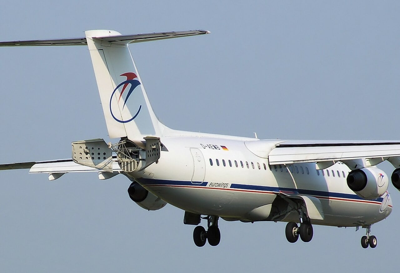 BAe 146-300 landing with tail airbrakes open