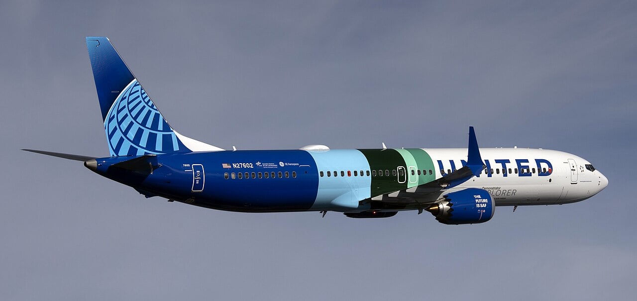 boeing-737-max-10-n27602-in-flight-united-ecodemonstrator Boeing 737 MAX 10 N27602 in United colours in flight during the 2023 ecoDemonstrator programme