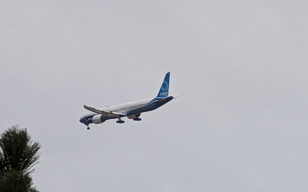 Pourquoi les ailes du Boeing 777X se plient-elles autant – et se replient-elles ?