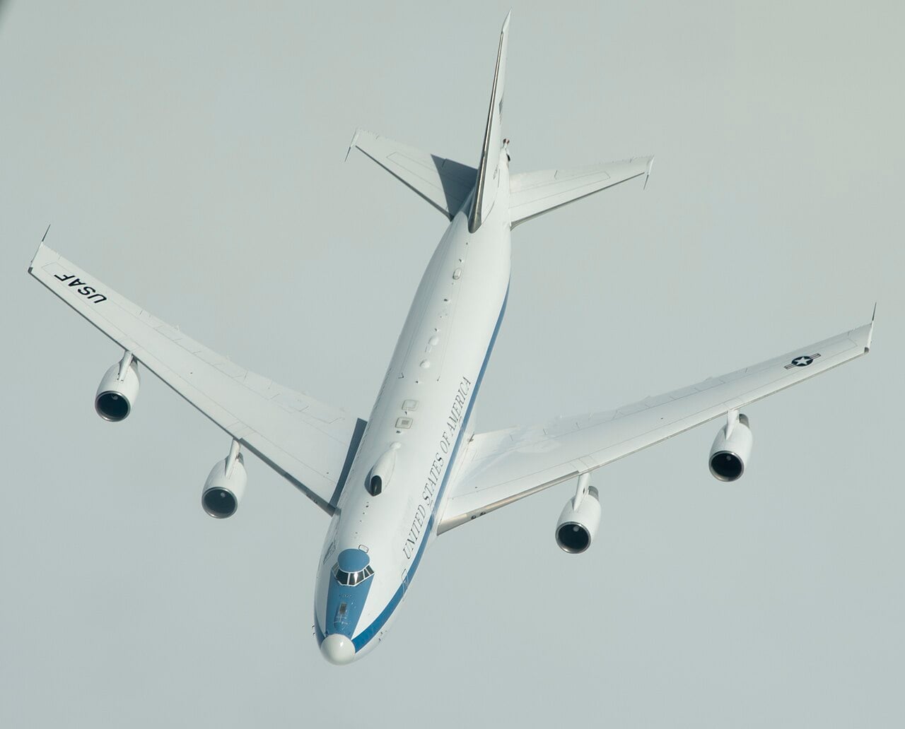 boeing-e-4b-nightwatch-kc-10-aerial-refuelling-2017 Boeing E-4B Nightwatch approaching a KC-10 Extender for aerial refuelling, 2017
