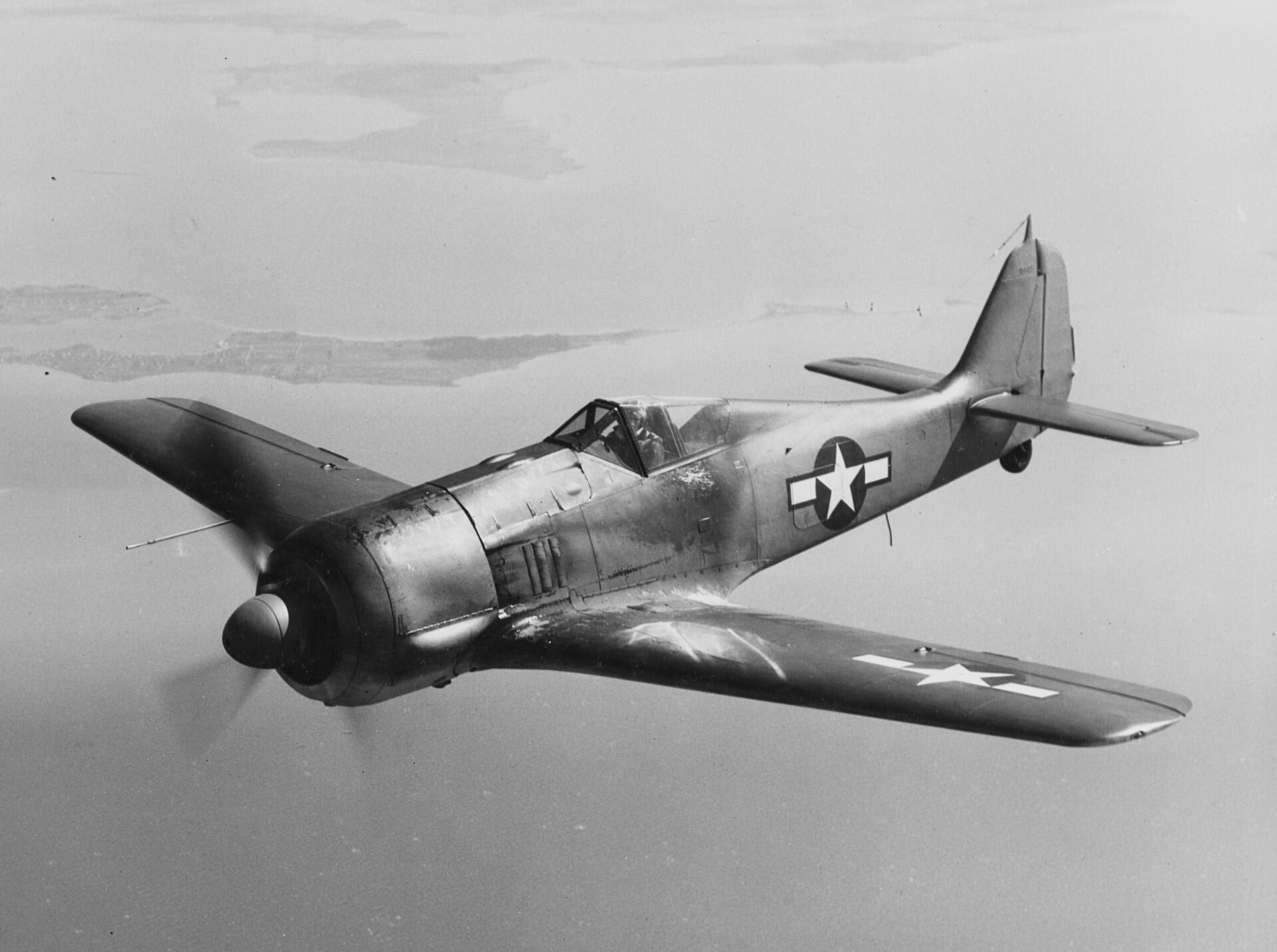 Captured Focke-Wulf Fw 190 in US Navy markings in flight near Patuxent River, 1944 A captured Fw 190 in US Navy camouflage and markings, flown in evaluation trials from Patuxent River in 1944
