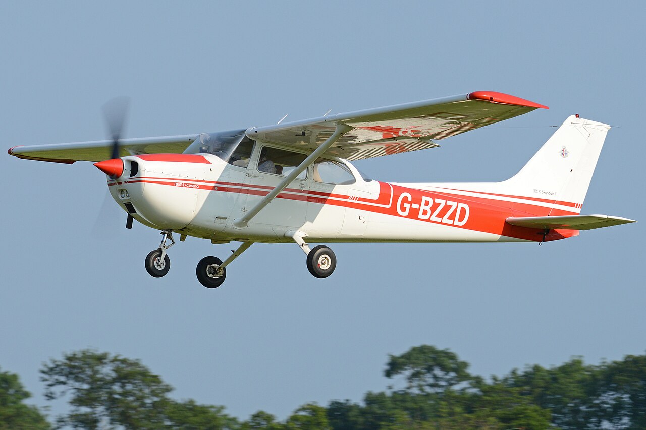 cessna-172-skyhawk-single-engine-light-aircraft