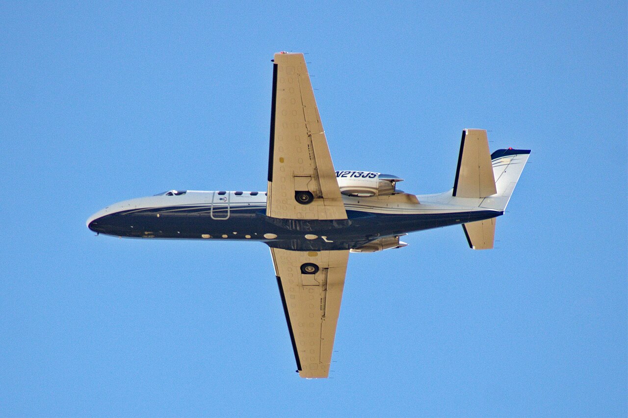 Cessna 550 Citation II N213JS A Cessna 550 Citation II business jet seen from below after take-off