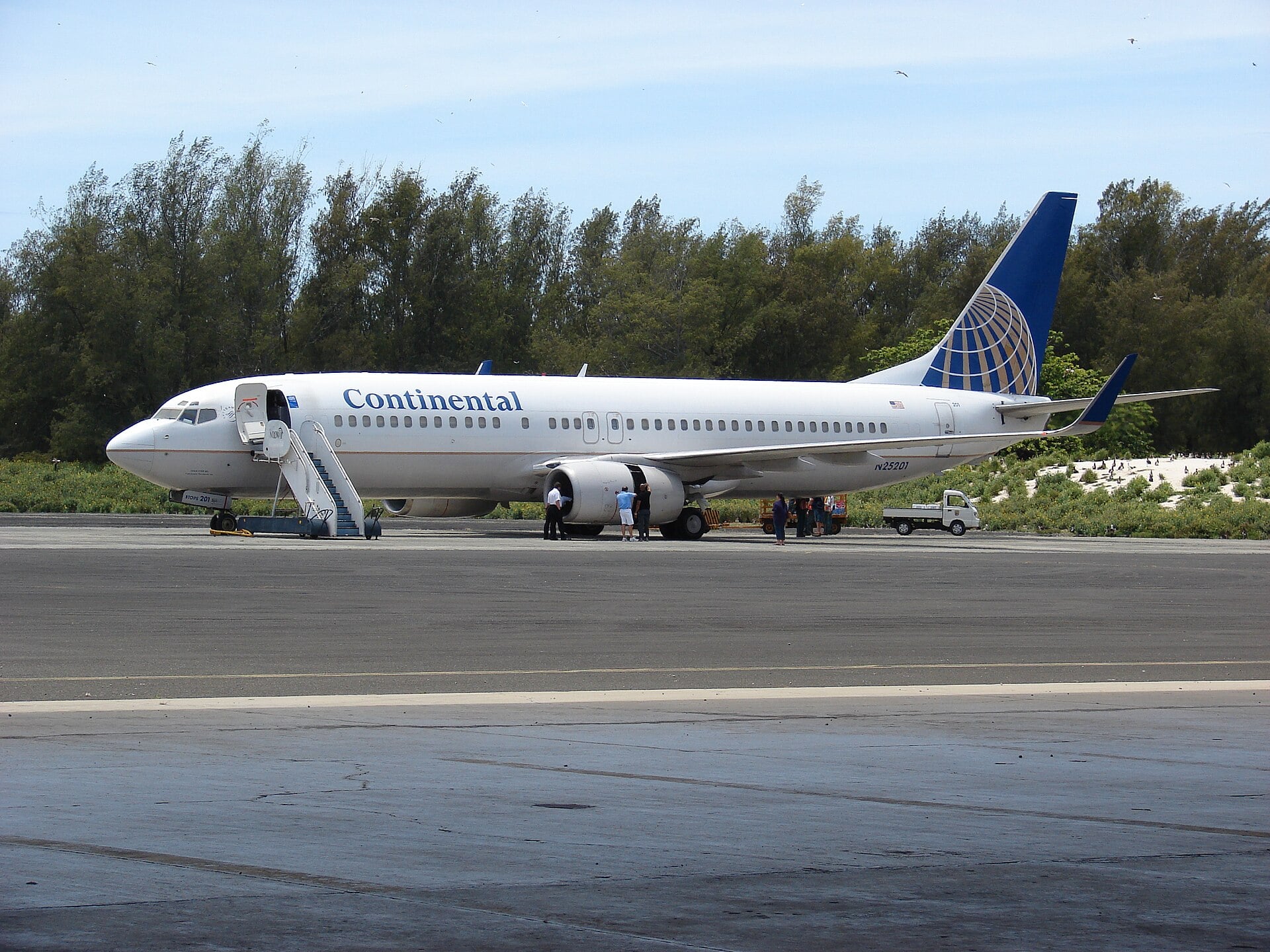 A Continental Airlines Boeing 737-824 parked at Henderson Field on Sand Island, Midway Atoll