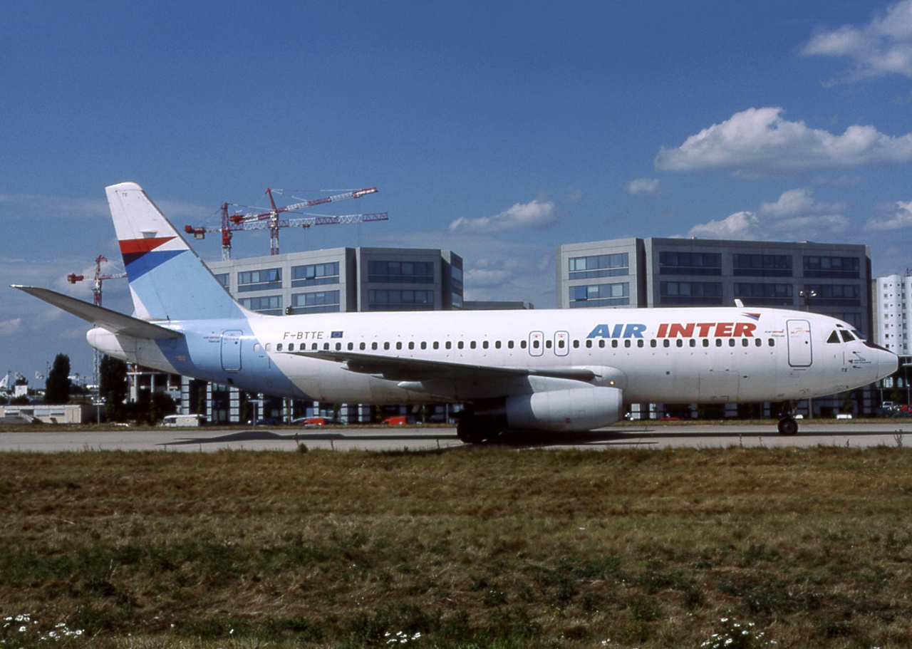 Dassault Mercure 100 luciendo títulos del Grupo Air France