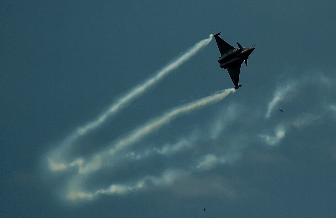 Eine Dassault Rafale während einer Flugvorführung