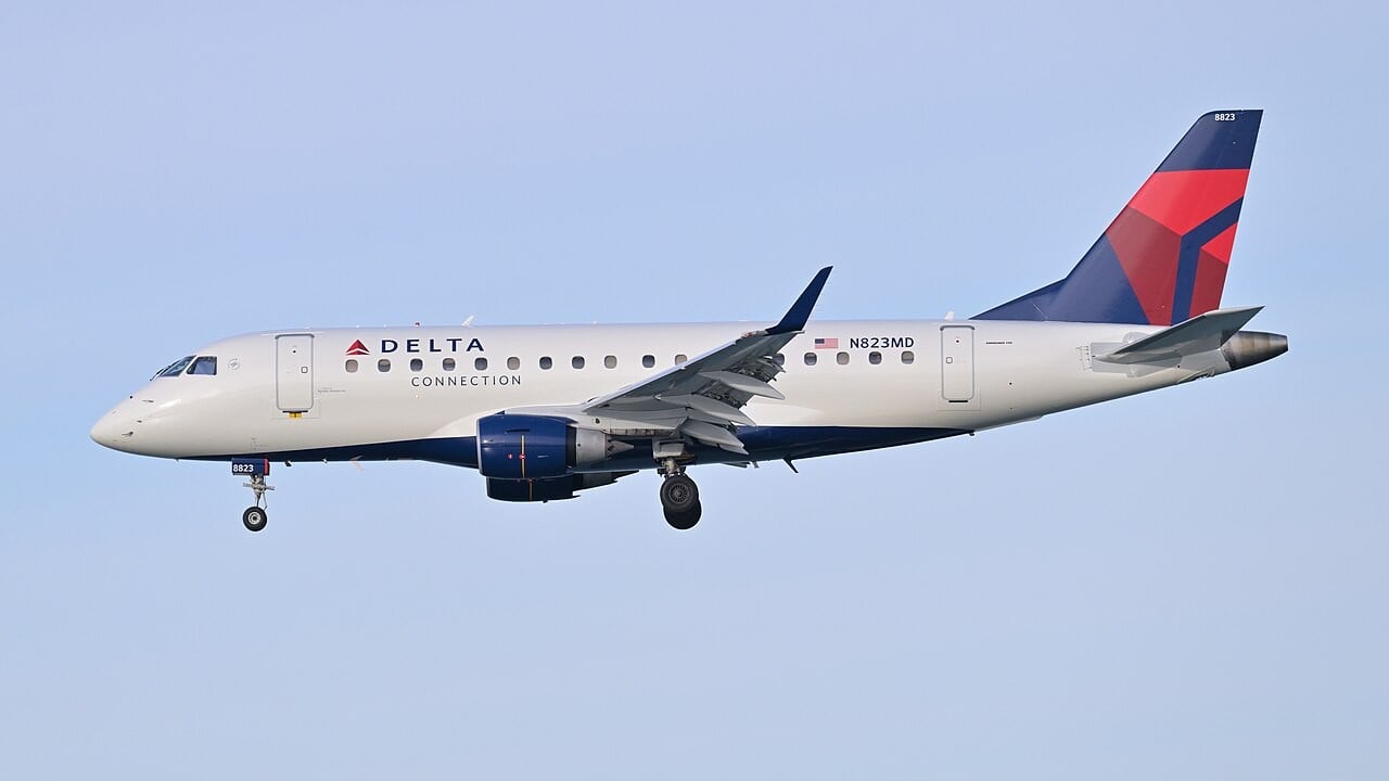 An Embraer 170 regional jet on final approach