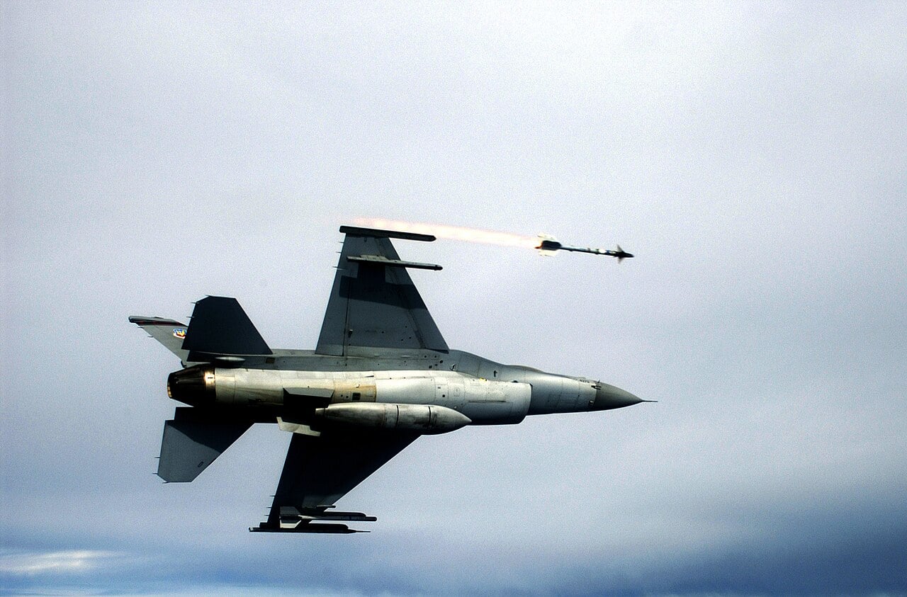 USAF F-16C Fighting Falcon firing an AIM-9 Sidewinder missile