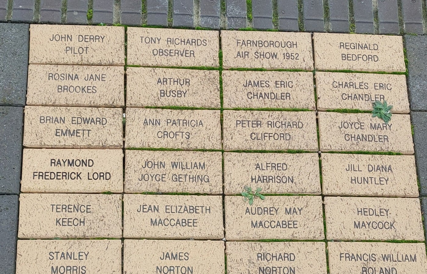 The memorial to the victims of the 1952 Farnborough crash
