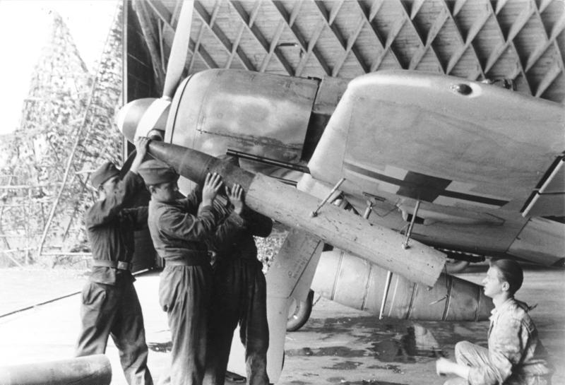 Ground crew loading armament onto a Focke-Wulf Fw 190A-8