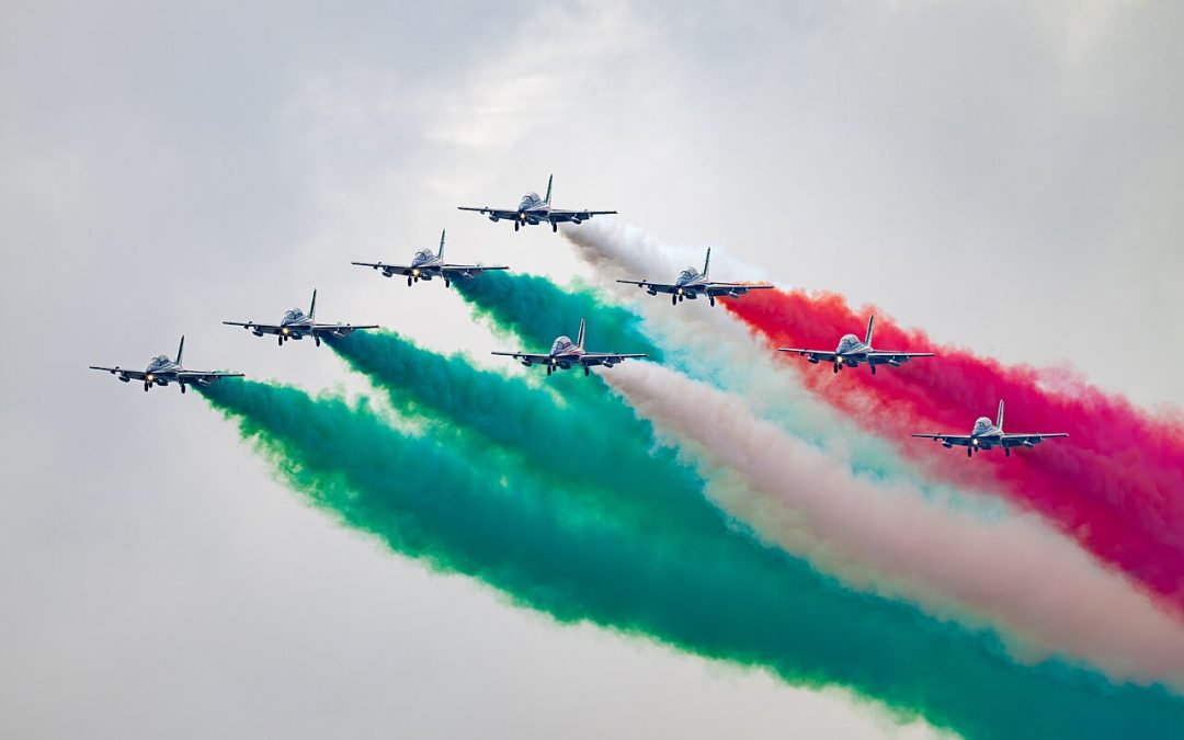 Diez aviones, un cielo