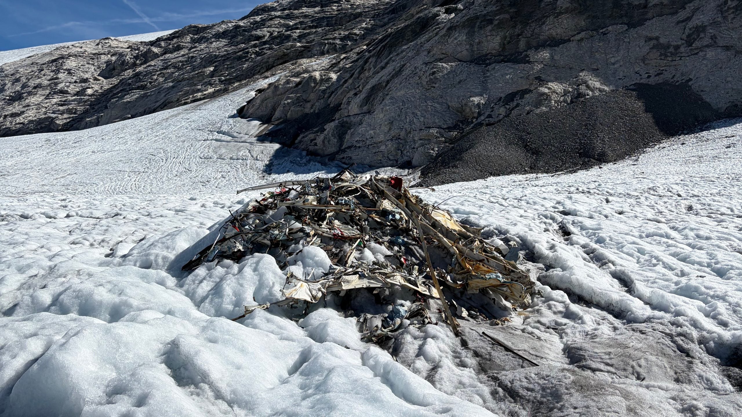 huefifirn-glacier-aircraft-wreckage-uri-police