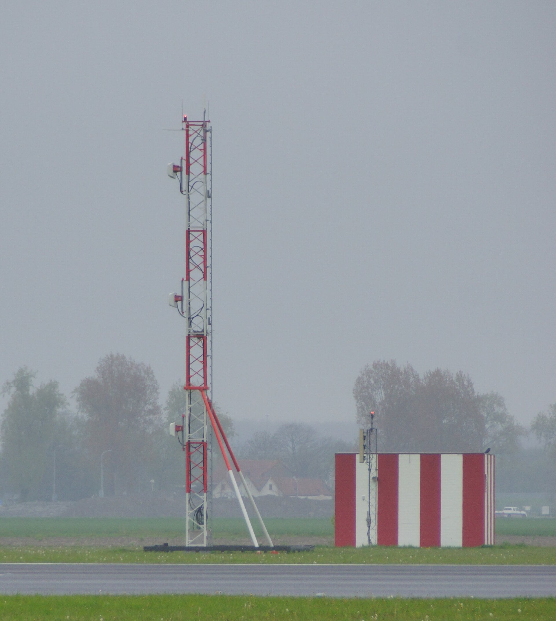ILS glide slope antenna in mist at Amsterdam Schiphol