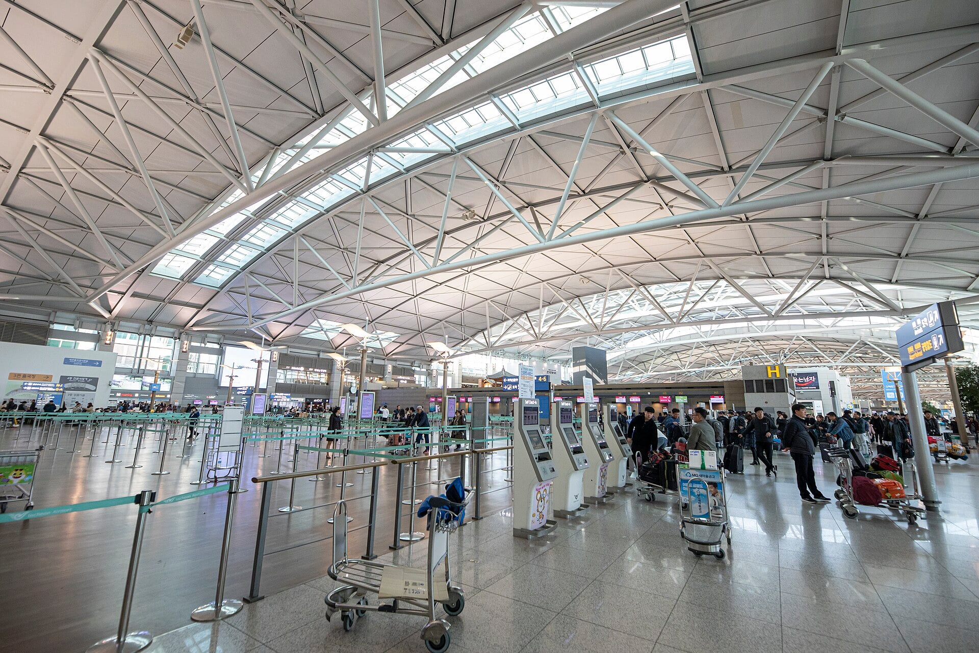 incheon-international-airport-terminal-1-departure-hall