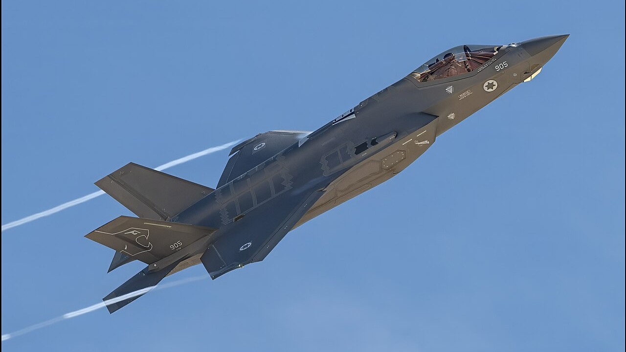 Israelische Luftwaffe F-35I Adir An Israeli Air Force F-35I Adir climbing, Star of David roundels visible