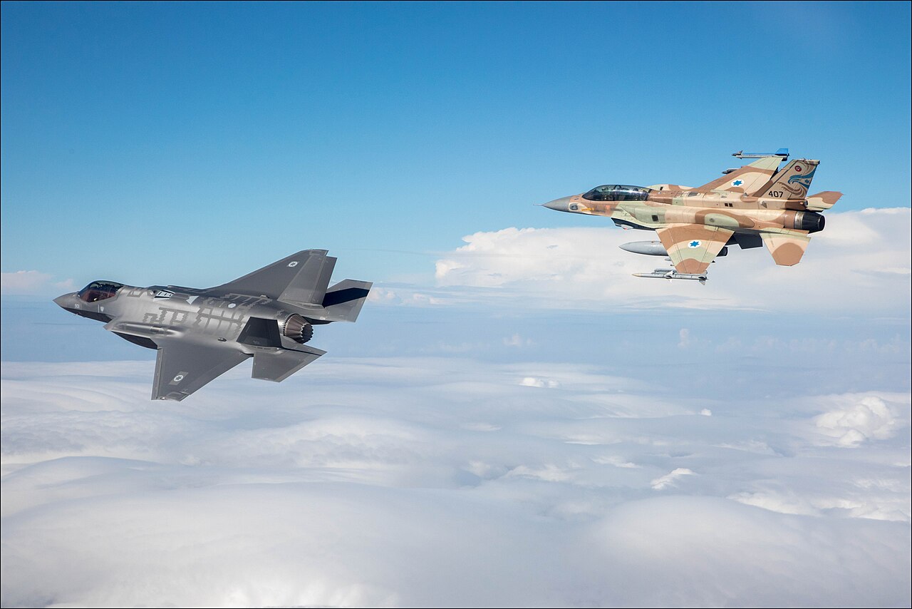 An Israeli Air Force F-35I Adir flying alongside a desert-camouflaged F-16I Sufa