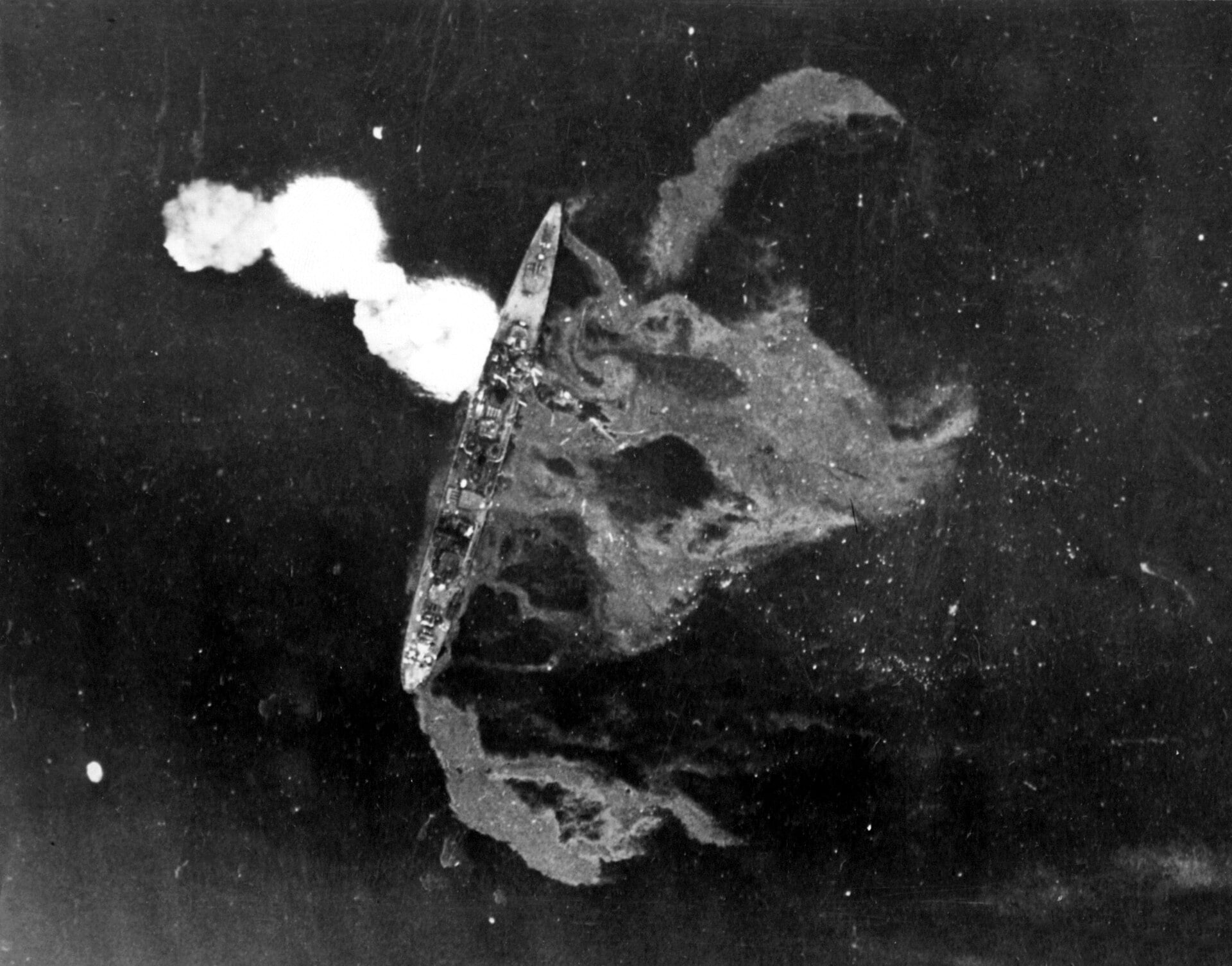 The Japanese destroyer Tokitsukaze under Allied air attack in the Bismarck Sea, 4 March 1943