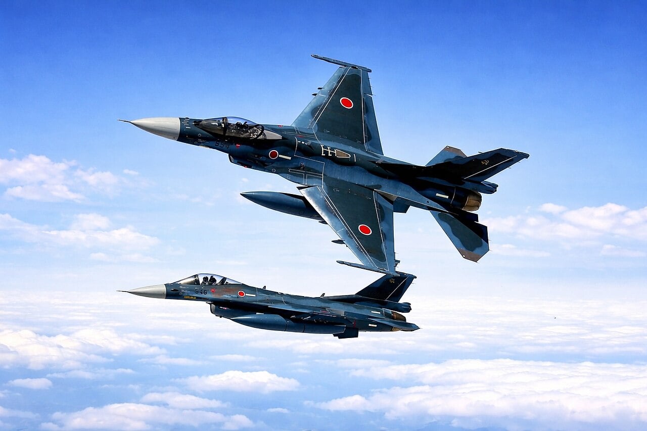 jasdf-mitsubishi-f-2-formation-flight