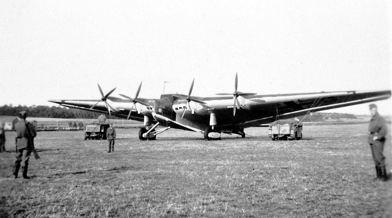 Junkers G.38 in Luftwaffe service The Junkers G.38 D-APIS in Luftwaffe transport service between 1939 and 1941