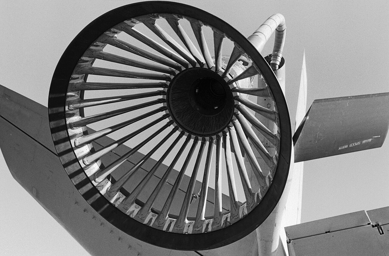 Close-up of the drogue adapter and boom on a KC-135 Stratotanker