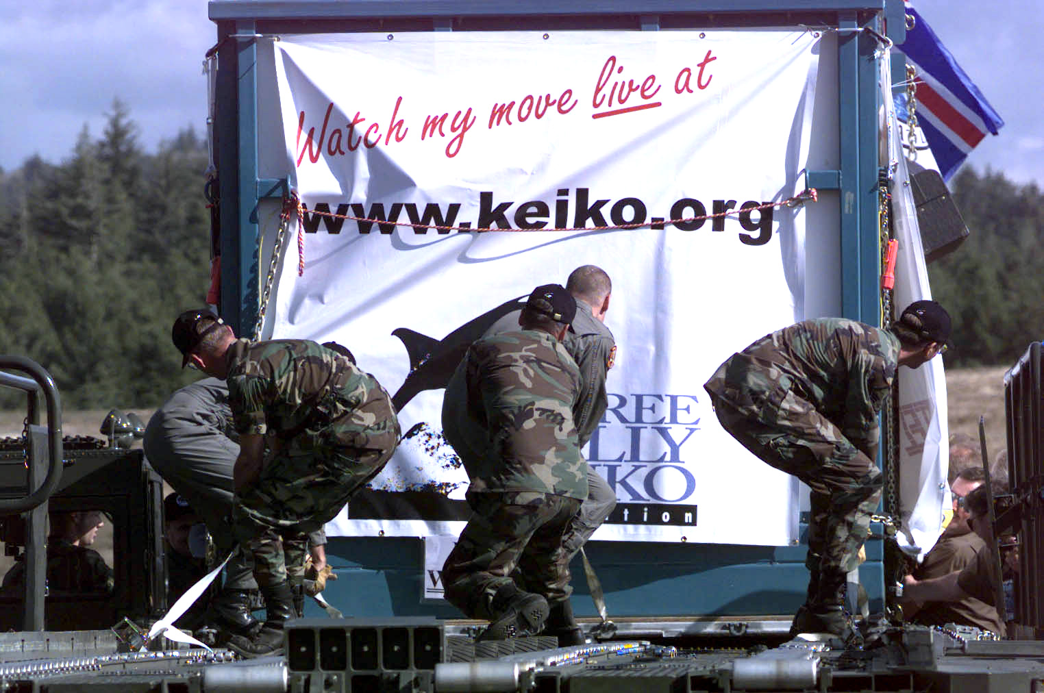 Keiko the orca in his transport tank being loaded for the C-17 flight