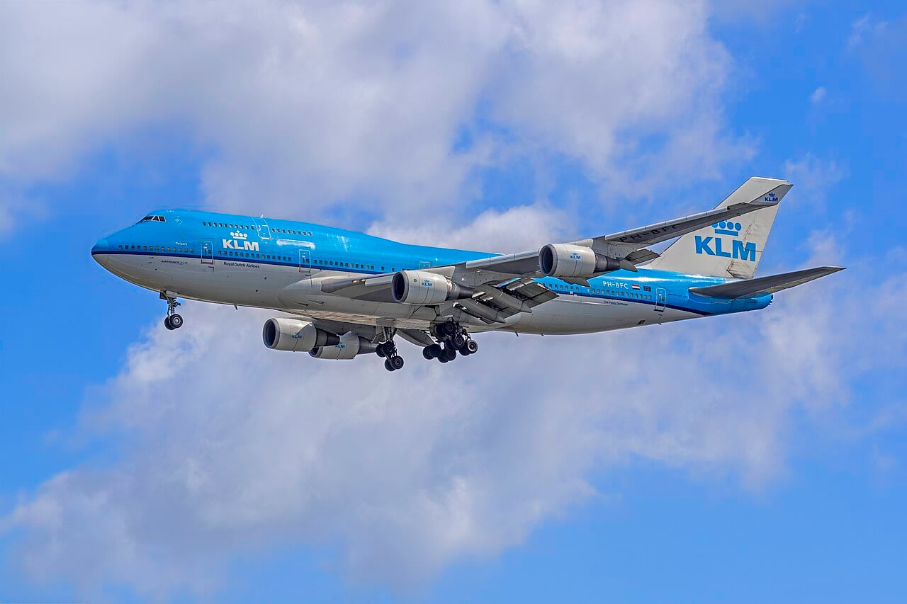 KLM Boeing 747-400 Combi PH-BFC, the aircraft of KLM Flight 867, on approach to Amsterdam Schiphol