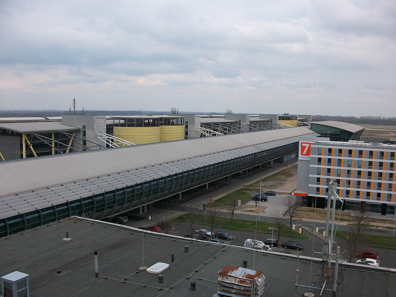 Terminal del aeropuerto de Leipzig/Halle El edificio terminal del aeropuerto de Leipzig/Halle