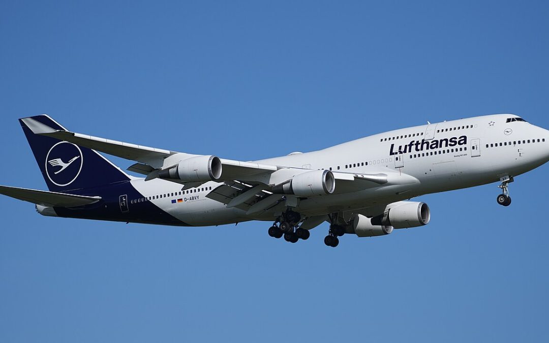 Lufthansa 747 LH470 Diverts to Manchester With a Burning Smell