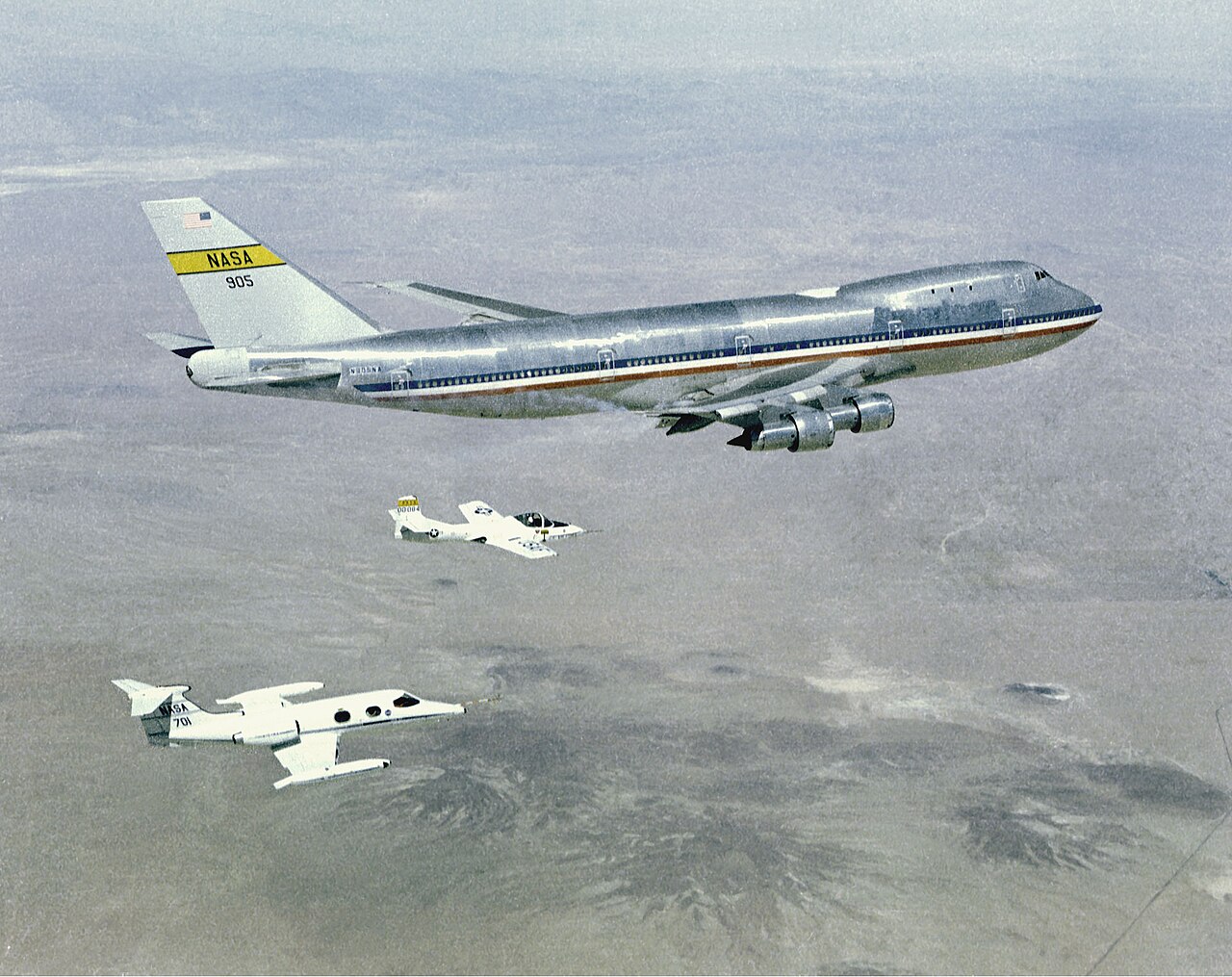 Estudio de la NASA sobre el vórtice de estela del Boeing 747 en 1974 con un avión de seguimiento.