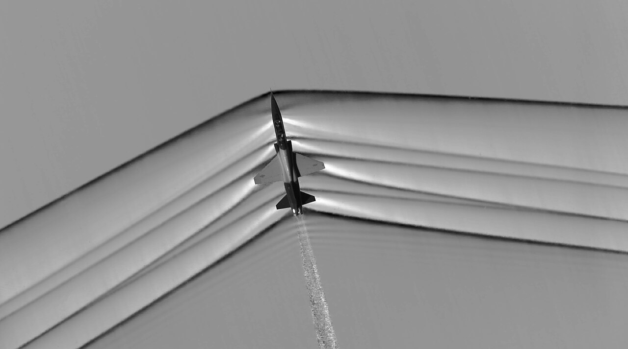 Imagen Schlieren de ondas de choque alrededor de un T-38 de la NASA.