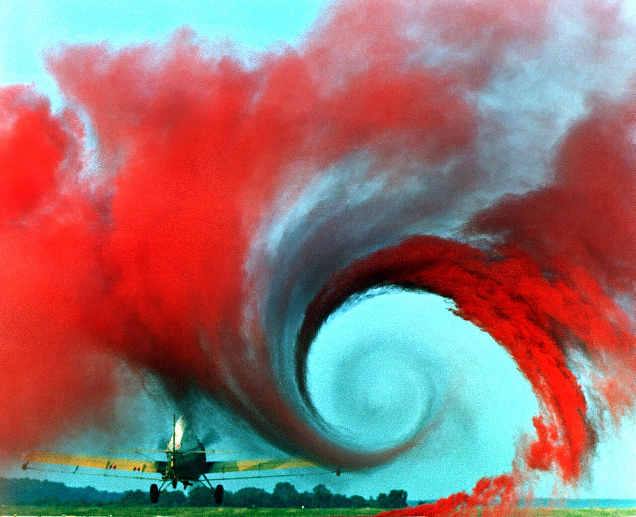 Estudio de la NASA sobre vórtices de estela en Wallops Island con humo de colores.