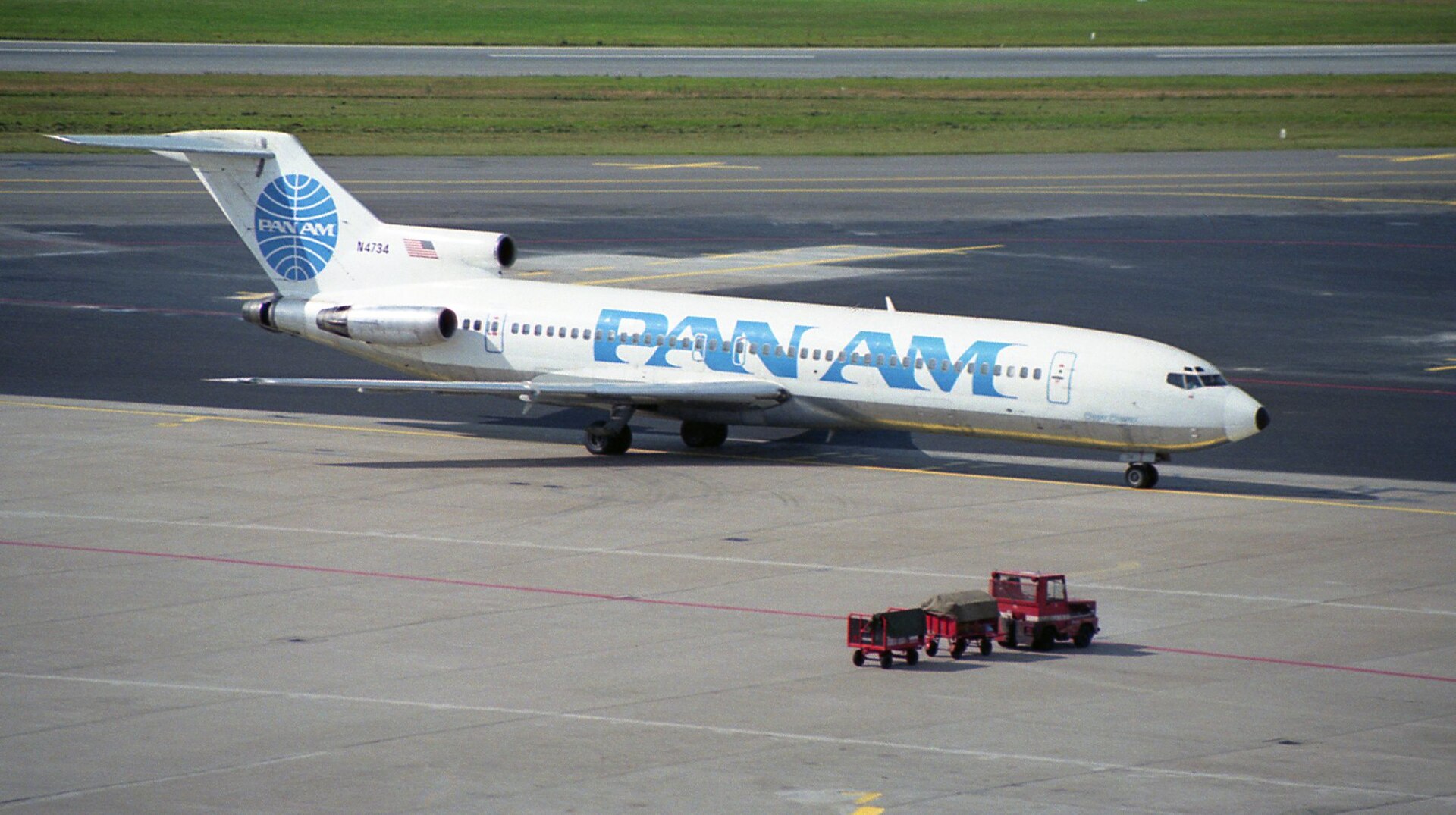 Pan American World Airways Boeing 727-235 N4734 taxiing at Berlin Tegel in September 1990, near the end of the Allied air corridor era