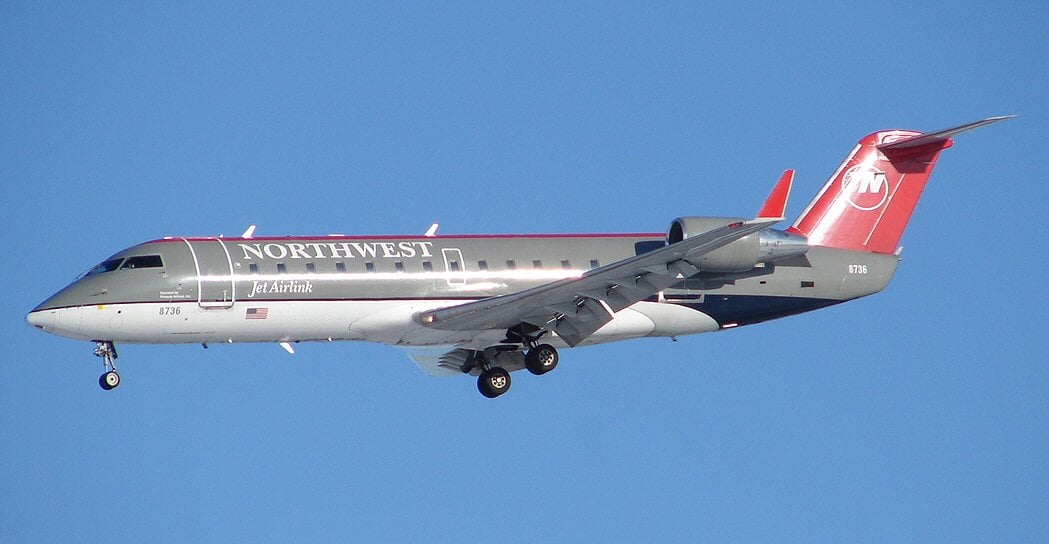 A Bombardier CRJ-200 operated by Pinnacle Airlines in Northwest Airlink colours