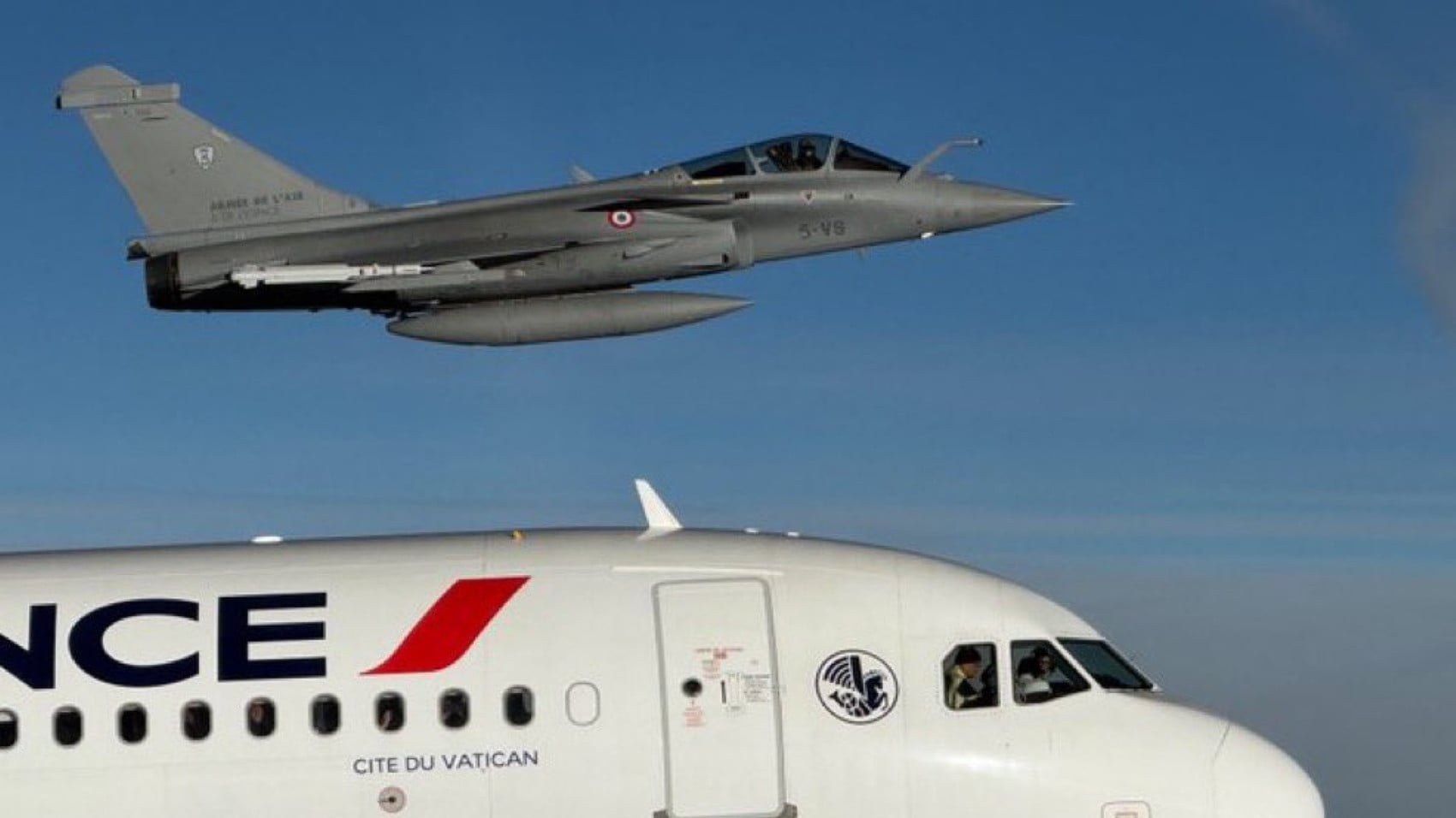 French Air and Space Force Rafale escorts the Air France Airbus A321 carrying Pope Leo XIV French Air and Space Force Rafale escorts the Air France Airbus A321 carrying Pope Leo XIV