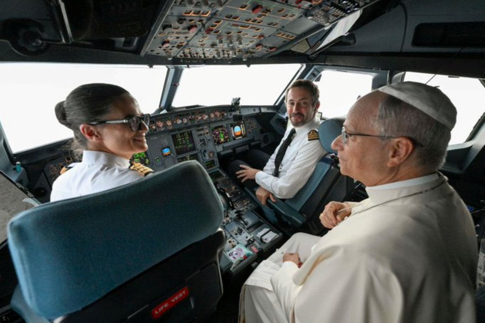 Pope Leo XIV in the cockpit of the Air France A321 with the flight crew