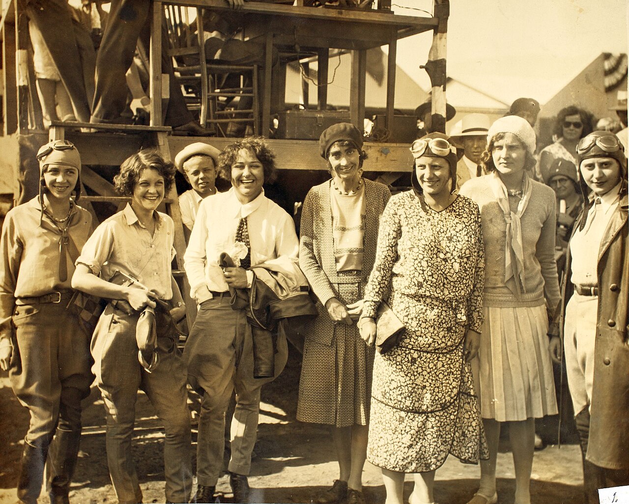 Women pilots lined up at the Powder Puff Derby, Long Beach