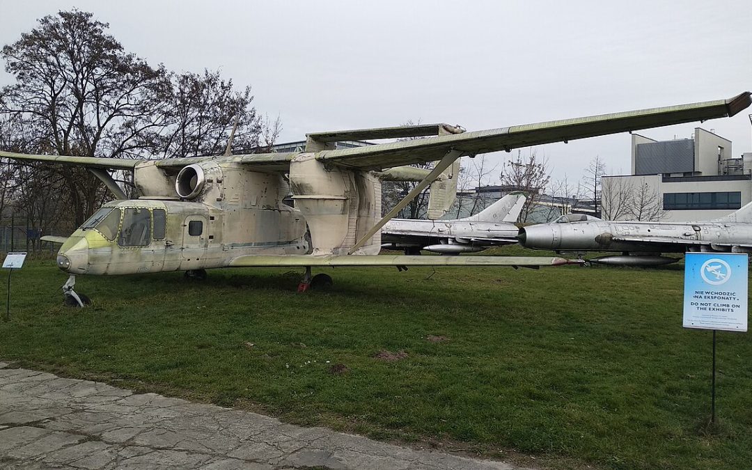 PZL M-15 Belphegor: El único biplano a reacción del mundo.