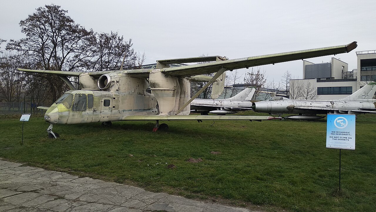 PZL M-15 Belphegor au Musée de l'aviation polonaise Le biplan agricole à réaction PZL M-15 Belphegor est exposé au Musée de l'aviation polonaise de Cracovie.