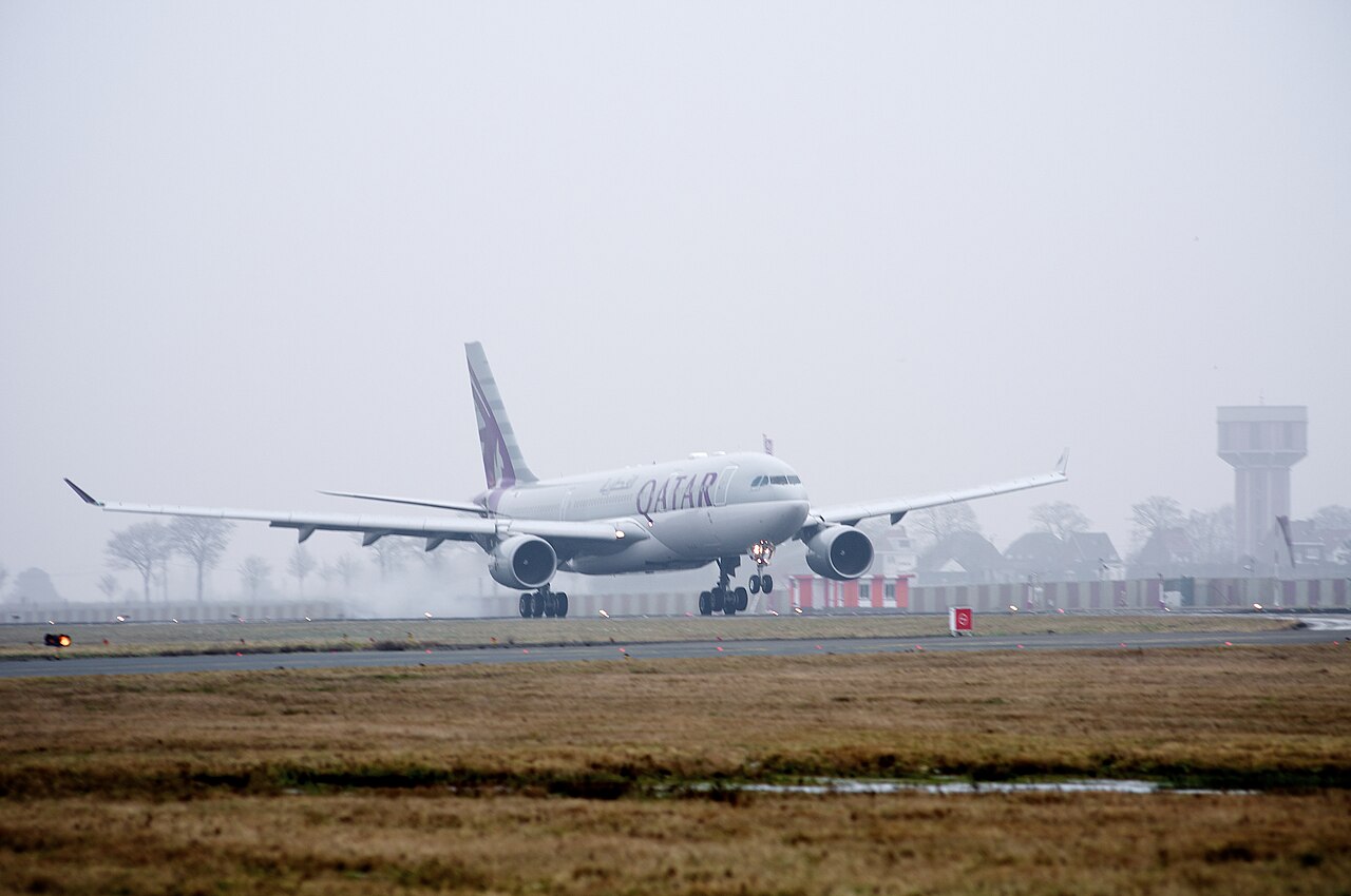 A Qatar Airways Airbus A330-200 landing at Brussels Airport
