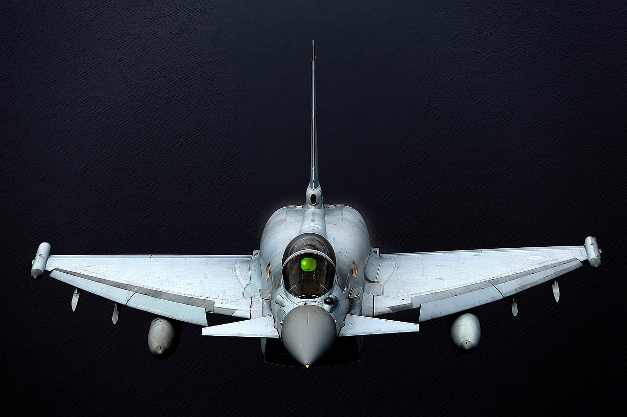 Ein Eurofighter Typhoon der Royal Air Force im Flug