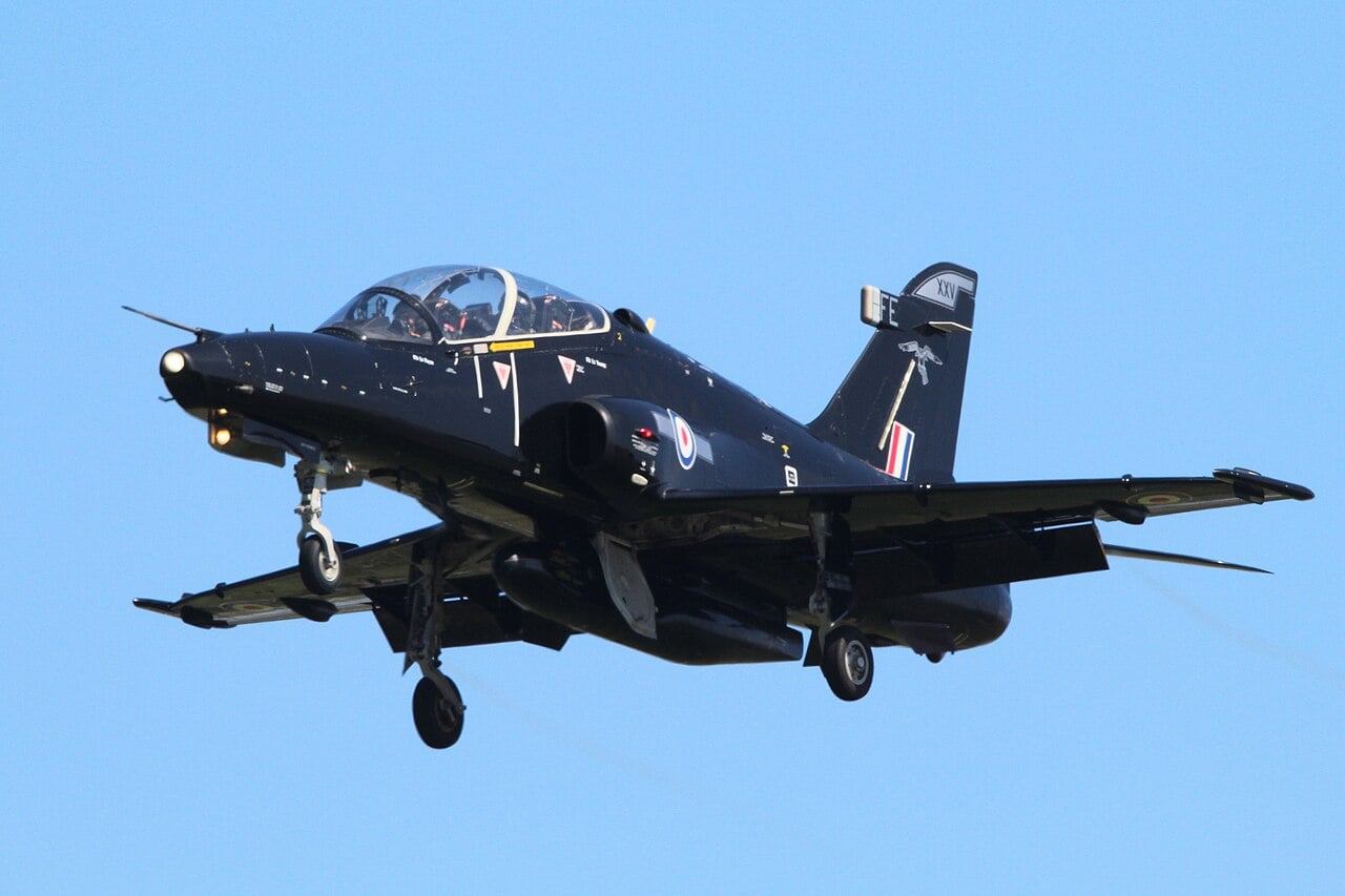 raf-hawk-t2-fe-raf-valley RAF BAE Systems Hawk T2 advanced jet trainer on approach at RAF Valley