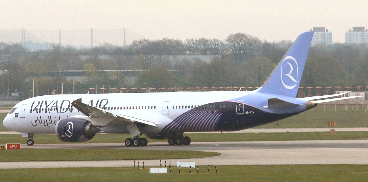 Boeing 787-9 Dreamliner de Riyadh Air aux couleurs indigo de la compagnie aérienne