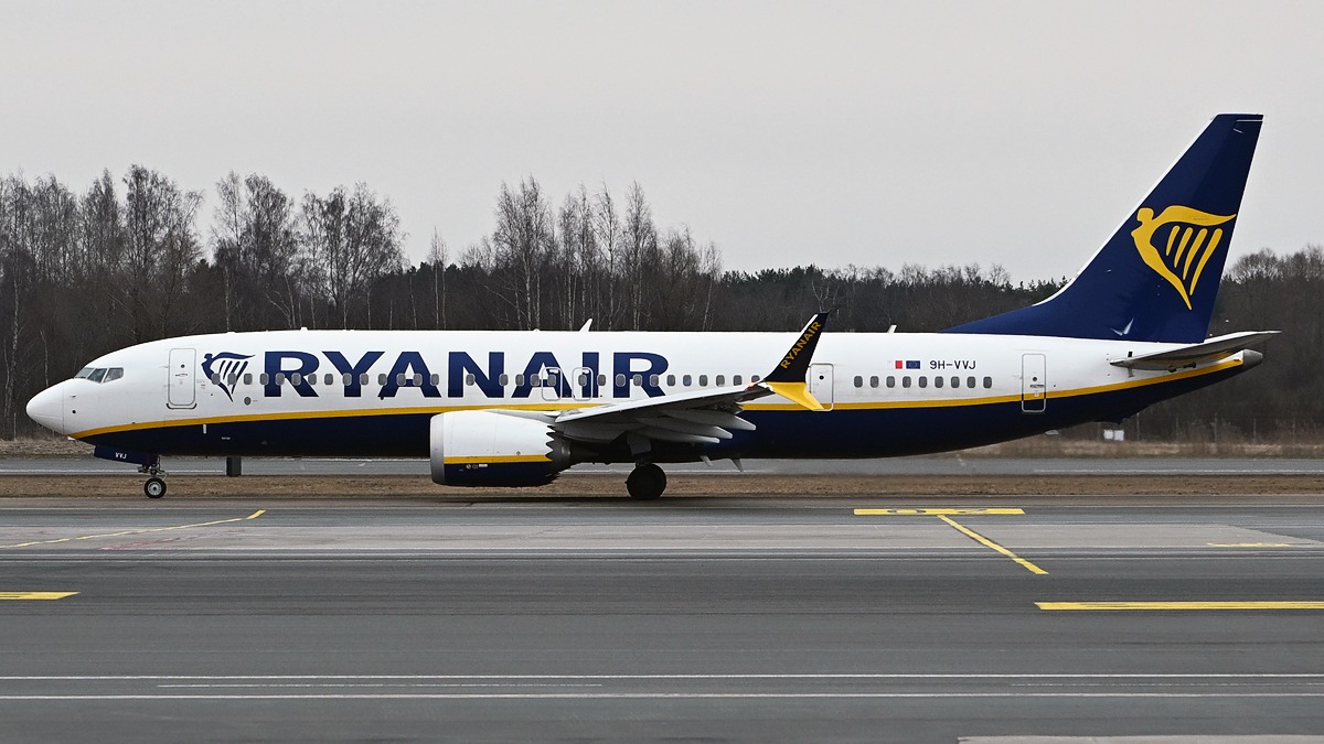 ryanair-boeing-737-8200-max-9h-vvj