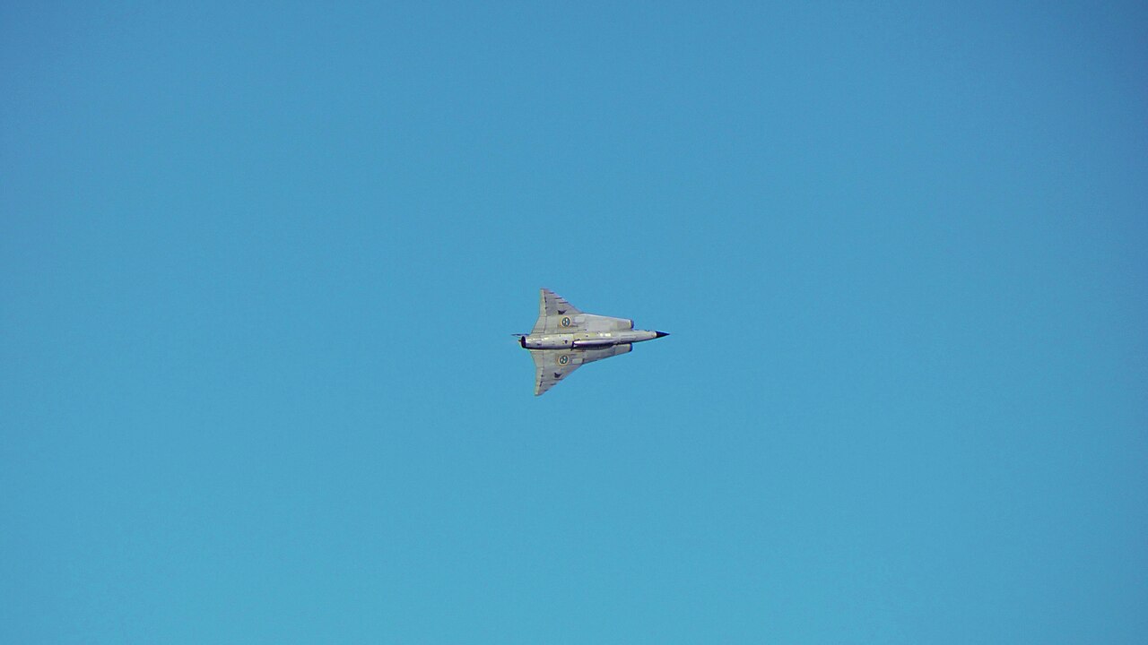 A full-size Saab 35 Draken