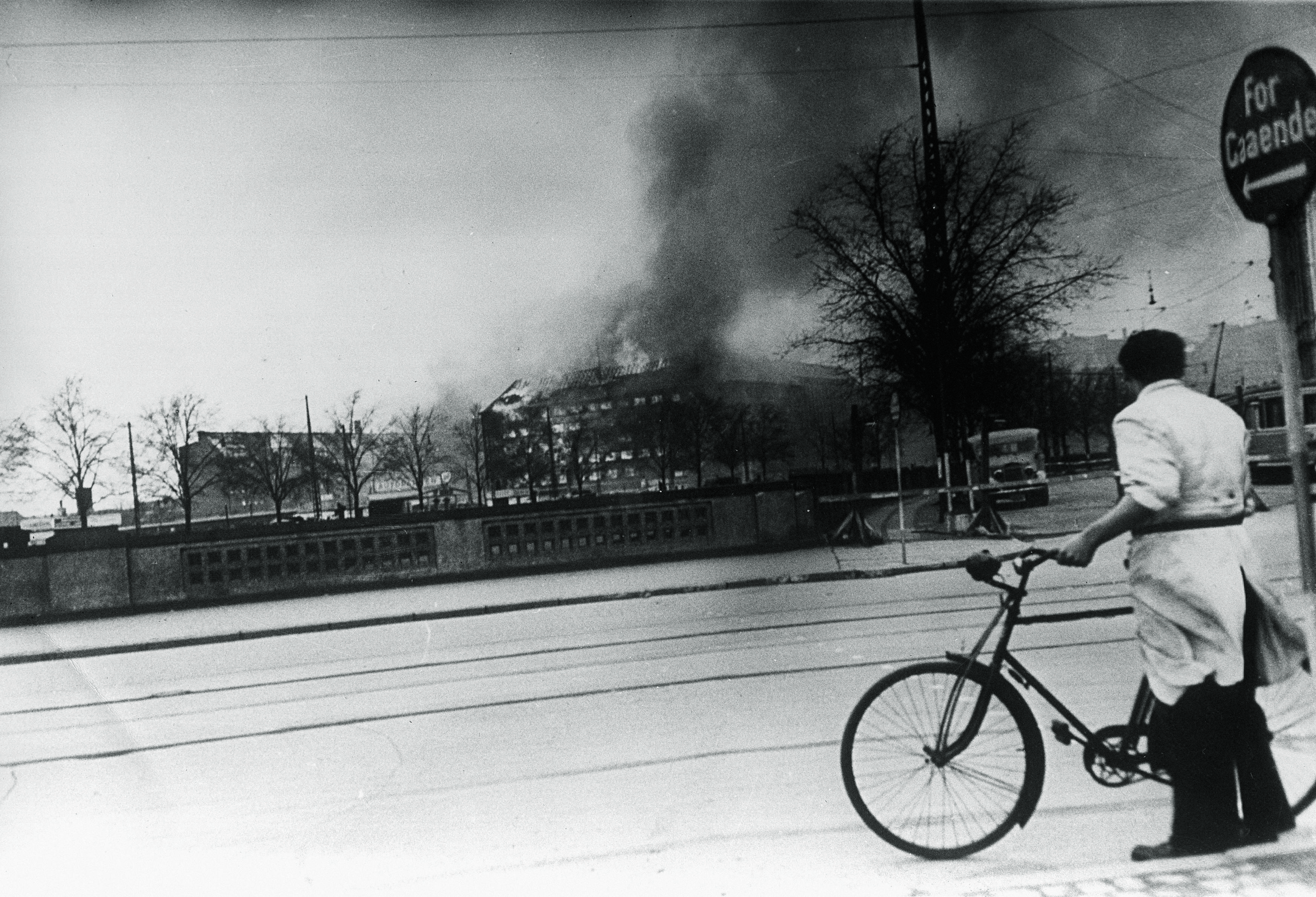 The Shellhus ablaze after the raid