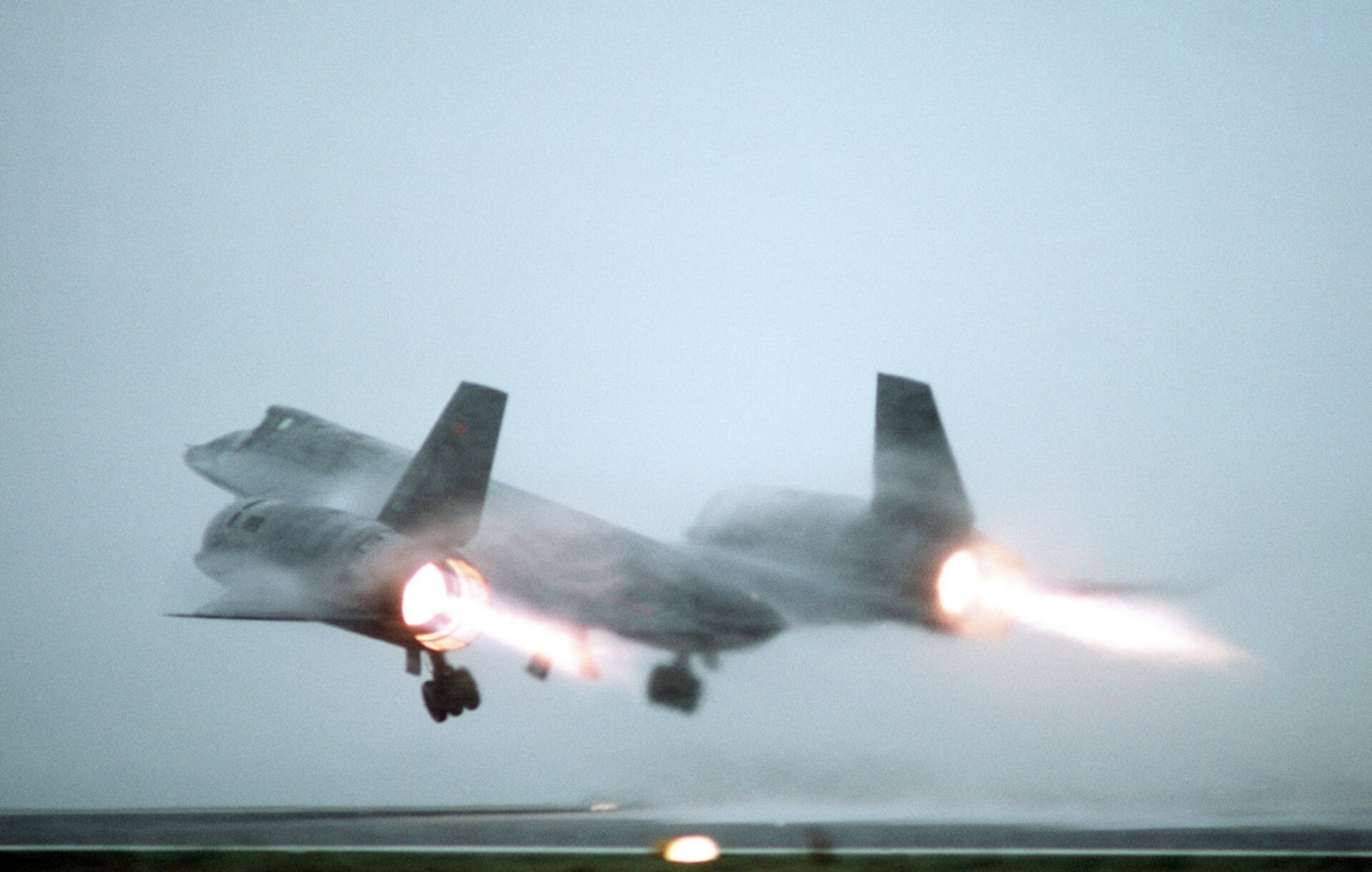 SR-71A Blackbird taking off from RAF Mildenhall