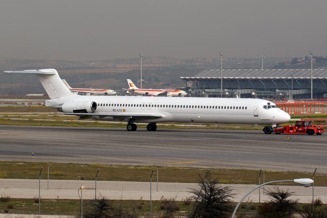 swiftair-md-83-ec-ltv-air-algerie-5017-aircraft-madrid Swiftair McDonnell Douglas MD-83 EC-LTV, the aircraft lost as Air Algérie flight 5017, at Madrid in 2013