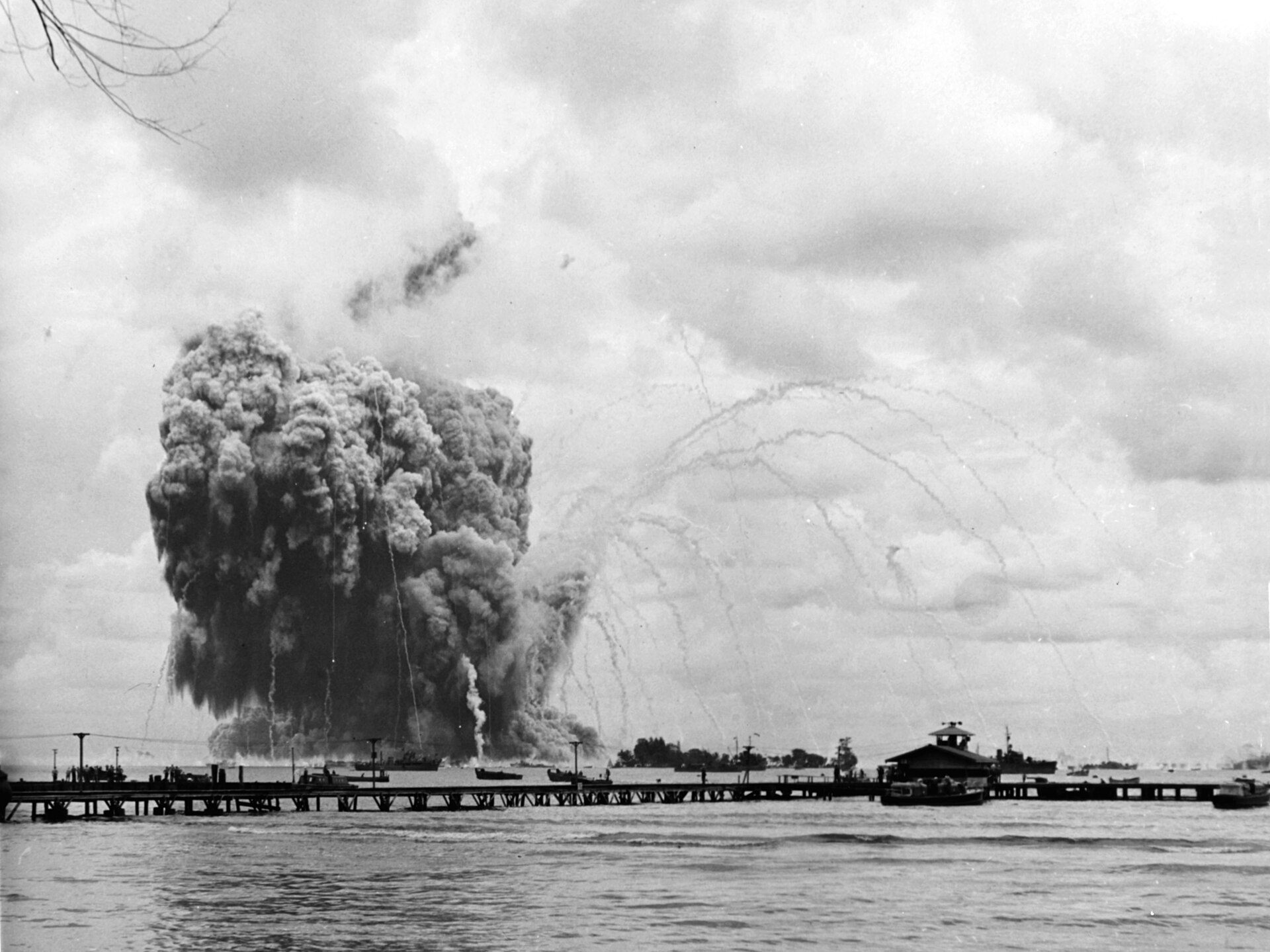 USS Mount Hood explodes, 10 November 1944