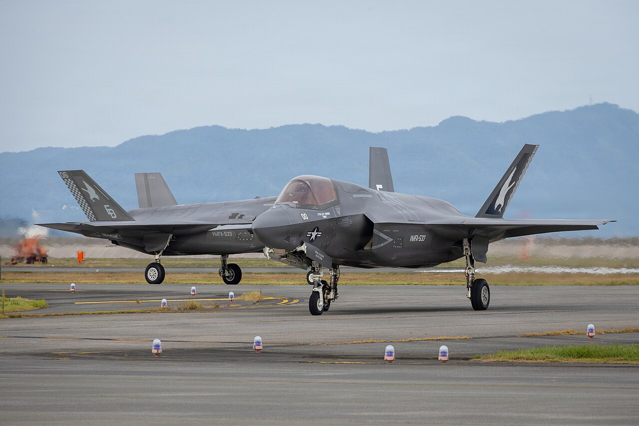 VMFA-533 F-35B Lightning II aircraft on the flight line at MCAS Iwakuni