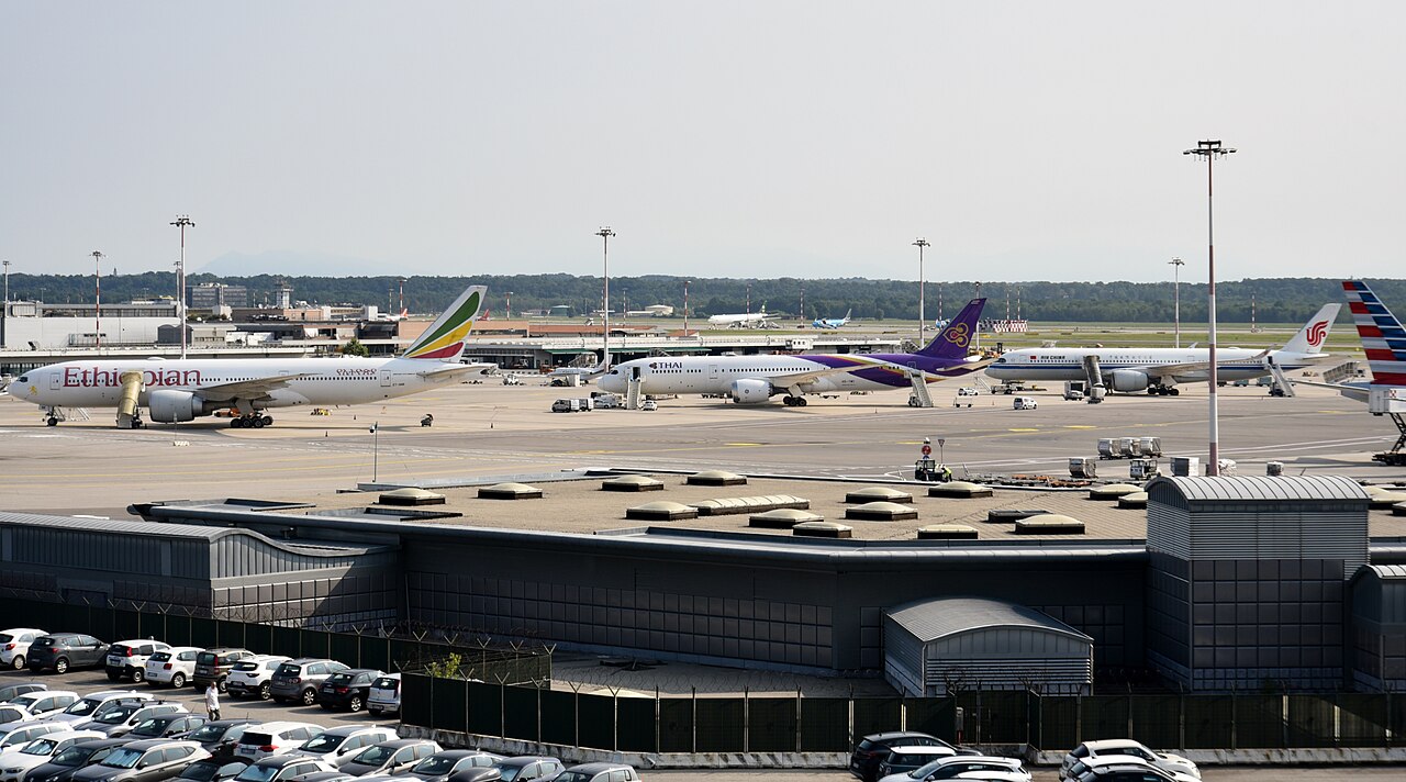 Widebody airliners at Milan Malpensa